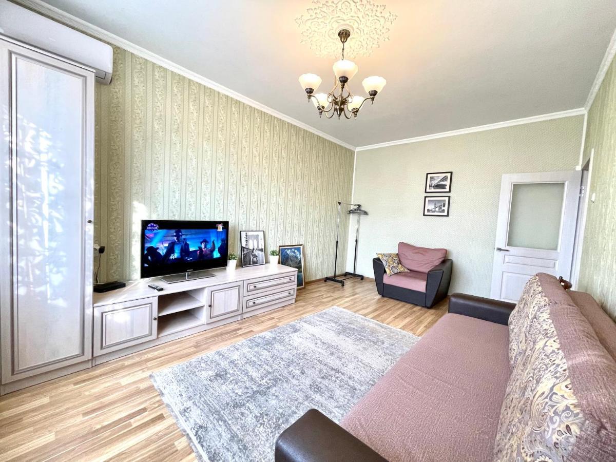 Cozy Three-Room Apartment With Mountain View Almaty Luaran gambar