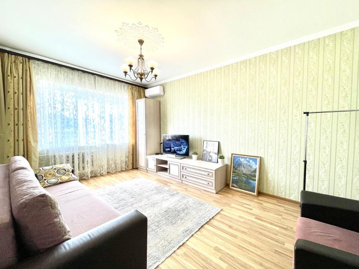 Cozy Three-Room Apartment With Mountain View Almaty Luaran gambar
