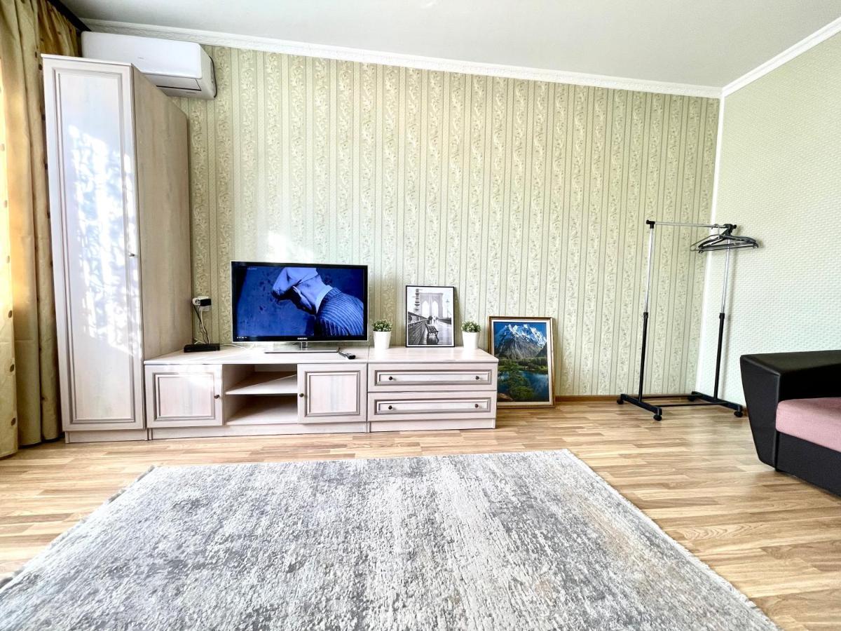Cozy Three-Room Apartment With Mountain View Almaty Luaran gambar