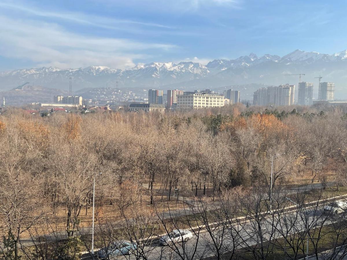 Cozy Three-Room Apartment With Mountain View Almaty Luaran gambar