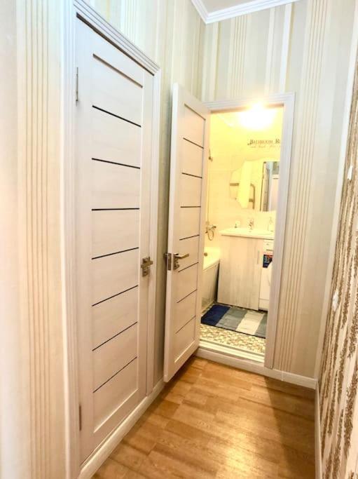 Cozy Three-Room Apartment With Mountain View Almaty Luaran gambar