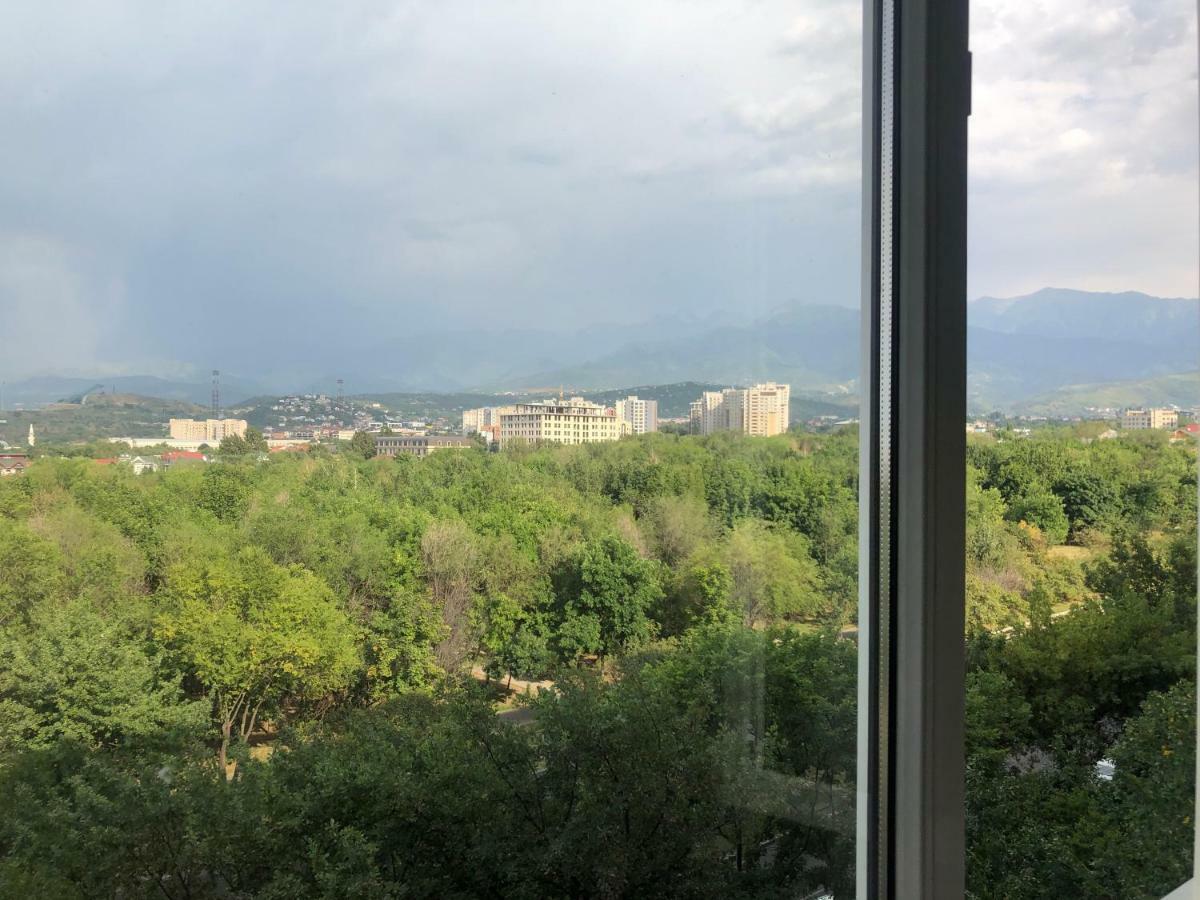 Cozy Three-Room Apartment With Mountain View Almaty Luaran gambar